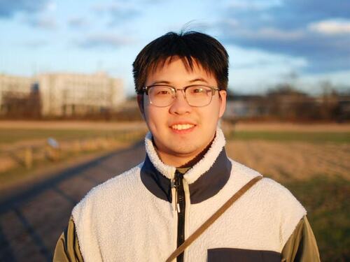 <Text wird generiert, bitte warten...>